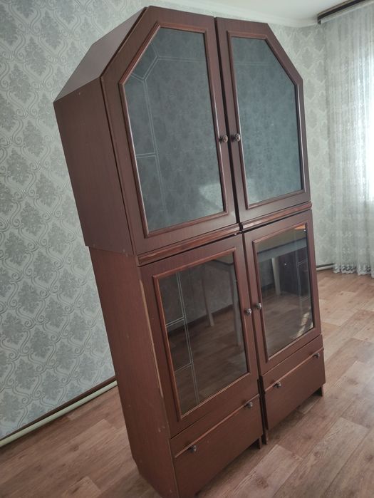 Продам шкаф витрина