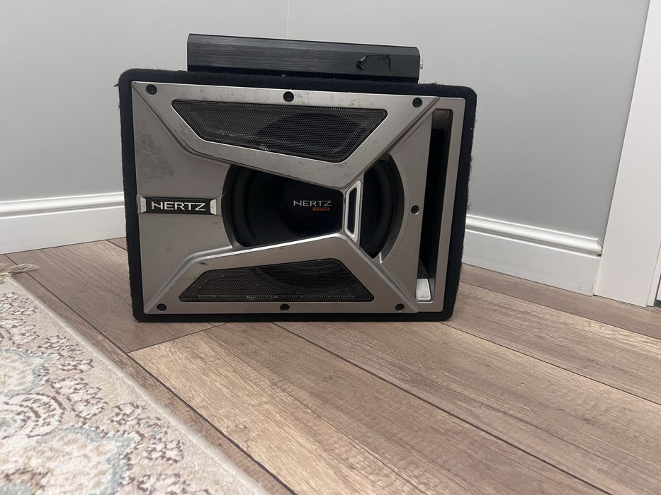 Продам саббуфер HERTZ