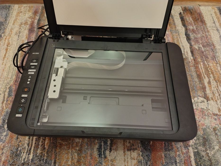 Продавам Принтер със скенер  Canon MG3050