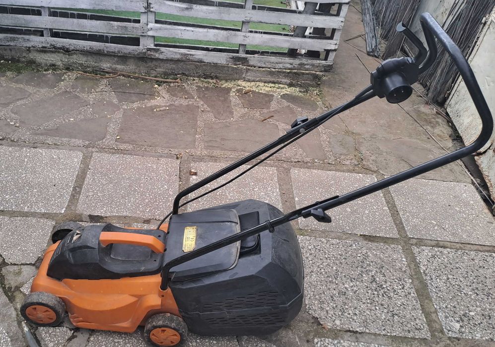 Електрическа косачка за трева TOP GARDEN 1000W с проблем в ел. мотора