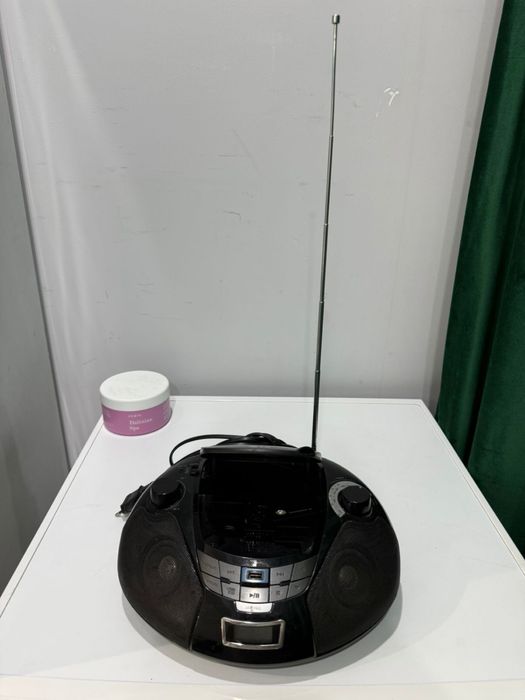 Магнитофон LG.