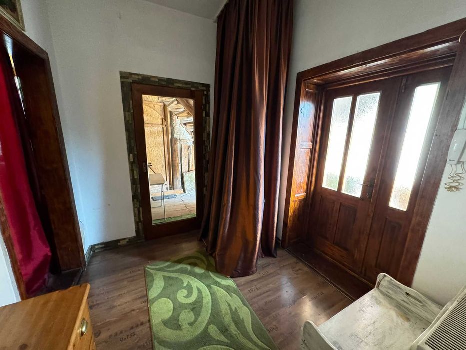 Persoană fizică închiriez apartament cu 3 camere la casă în Centrul istoric din Sibiu.