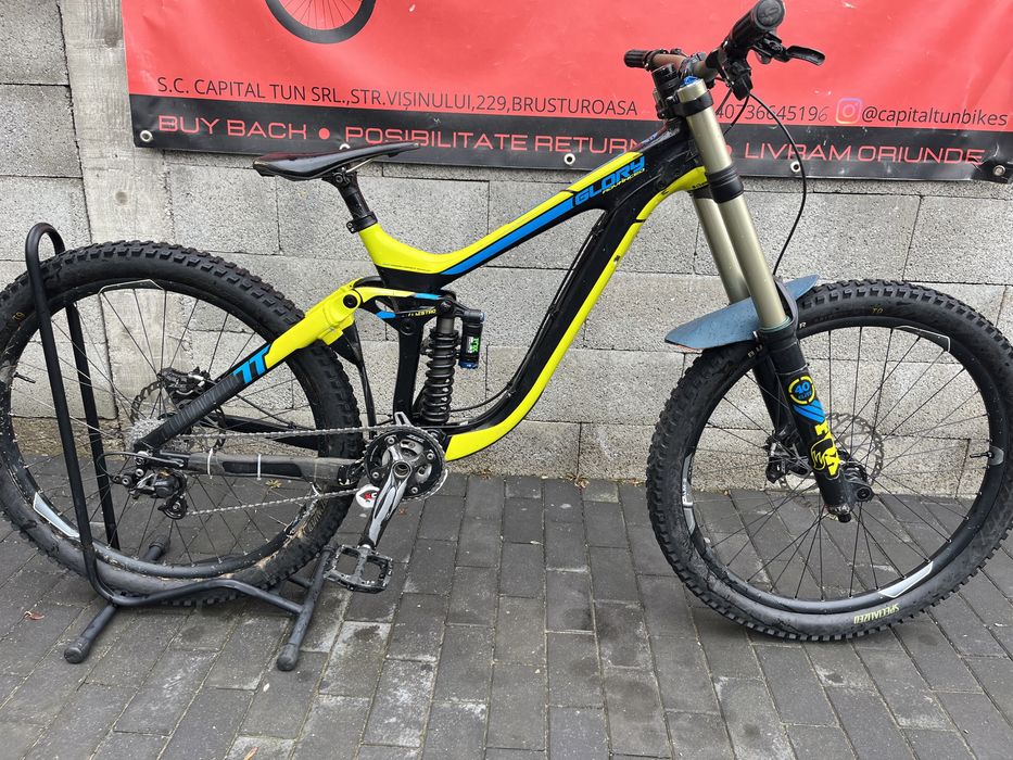Giant glory carbon 27.5 downhill