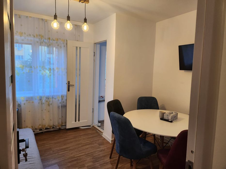 Inchiriez apartament 2 camere,decomandat, zona str.G Enescu