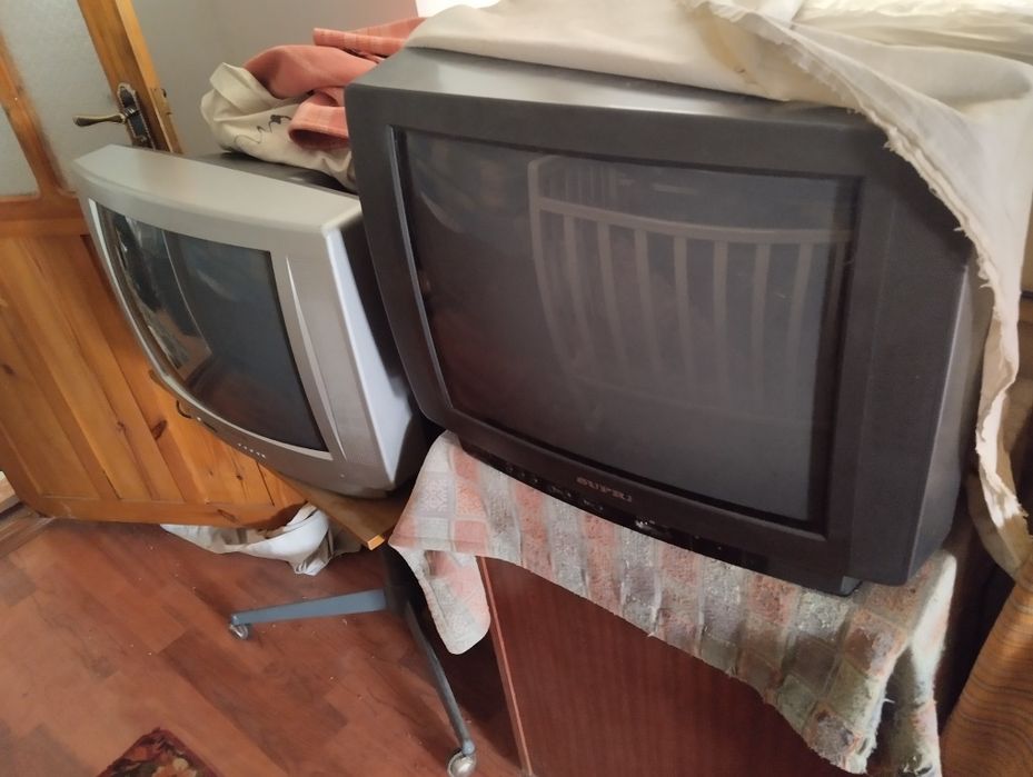 Телевизоры 4 штуки