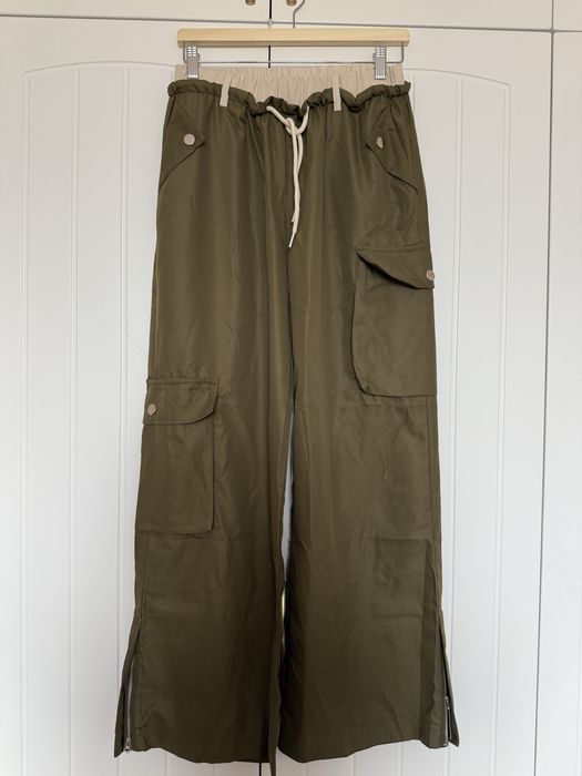 НОВ Карго панталон в маслено зелено