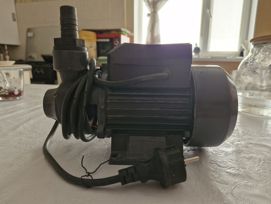 Продам вихревой поверхностный насос.