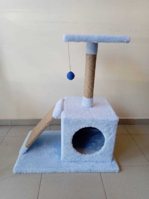 Катерушка за котка с къщичка и странична дъска с естествен канап