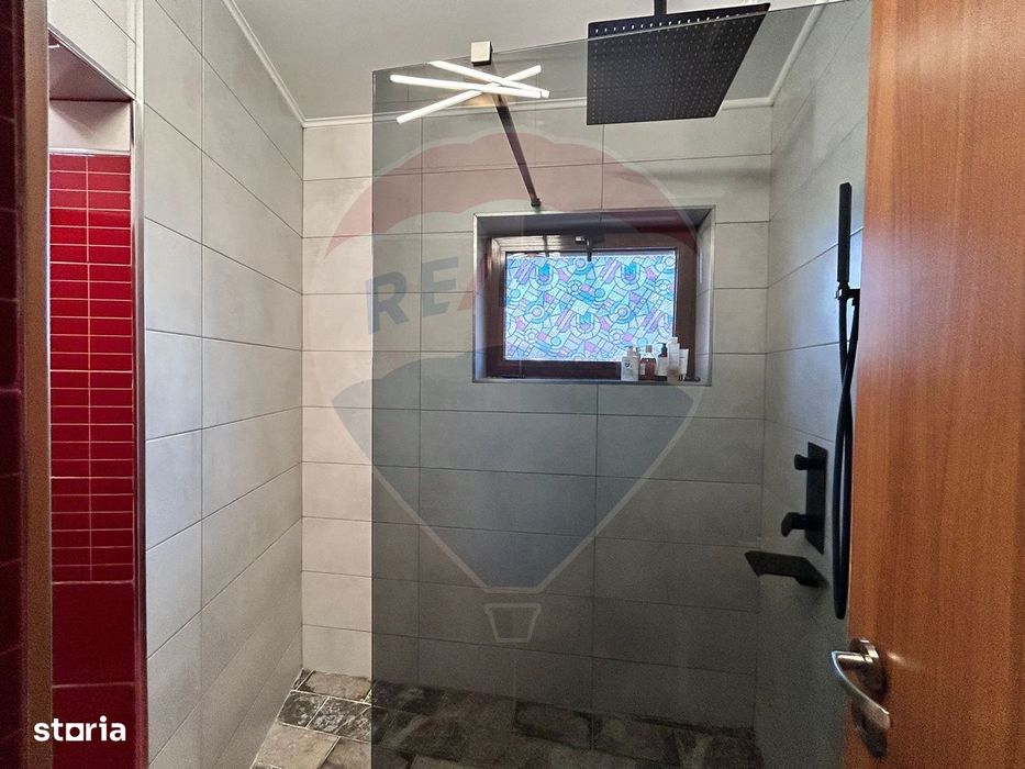 Casă P+1 cu 2 corpuri, 2 garaje și vizibilitate excelentă – Ploiești,
