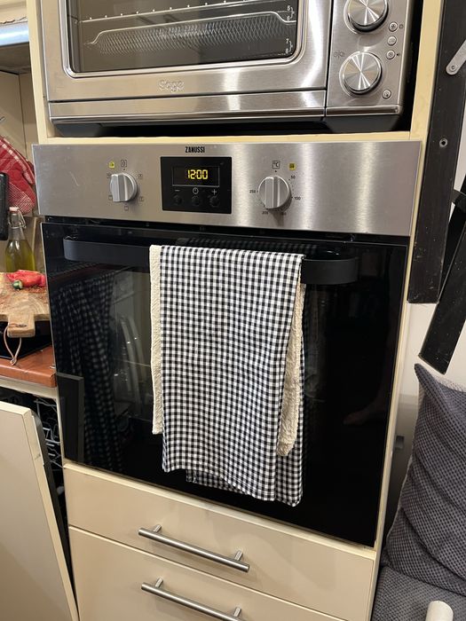 Фурна за вграждане Zanussi ZOB442XU