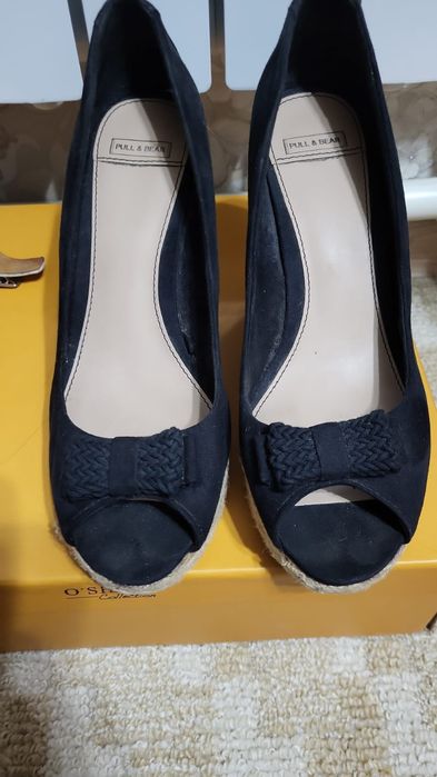 Продам женскую обувь.