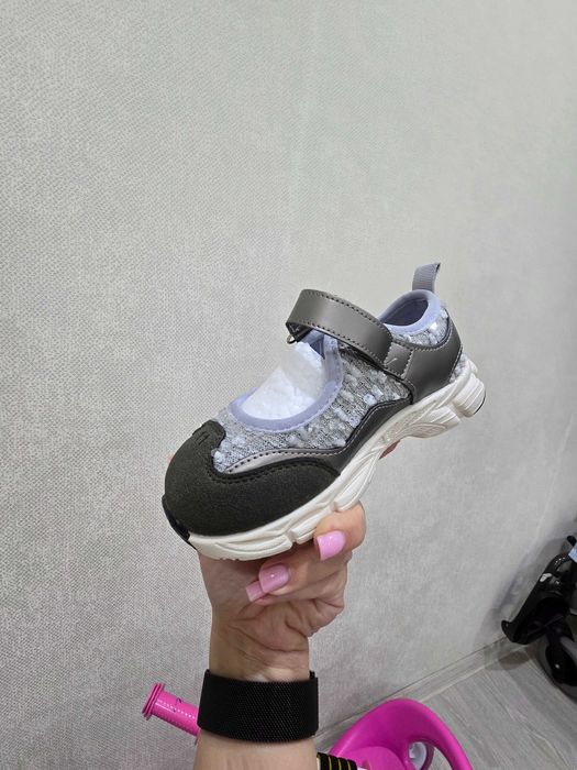 Продам новую детскую обувь