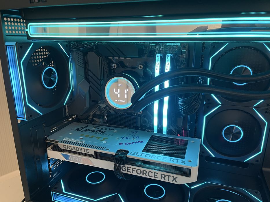Продам видеокарту Rtx 4060 8gb Gigabyte Aero