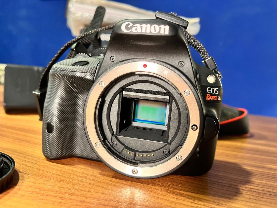 Canon EOS 100D impecabil