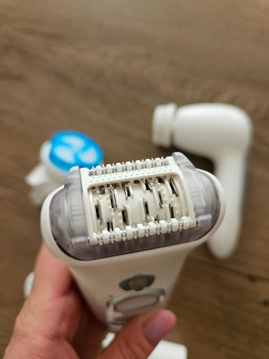 Set Epilator Braun Silk-Epil 7 si Perie exfoliere corporala si faciala