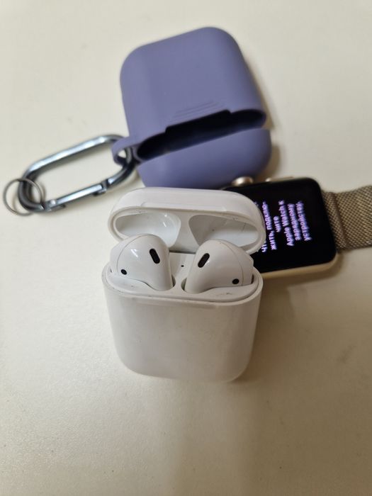 Apple Watch (Gold) + AirPods с чехлом