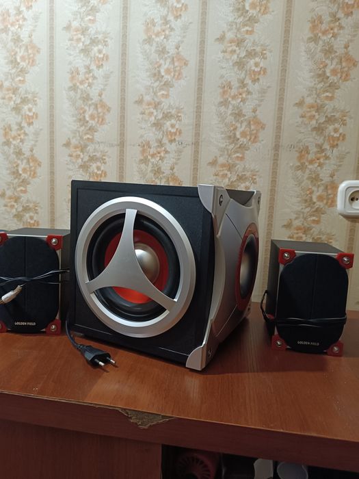 Продаю Multimedia Speaker System Model G8310 в хорошем состоянии.