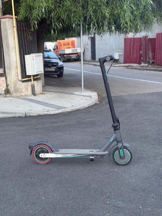 Trotinetă electrică cu ponire automată de pe loc