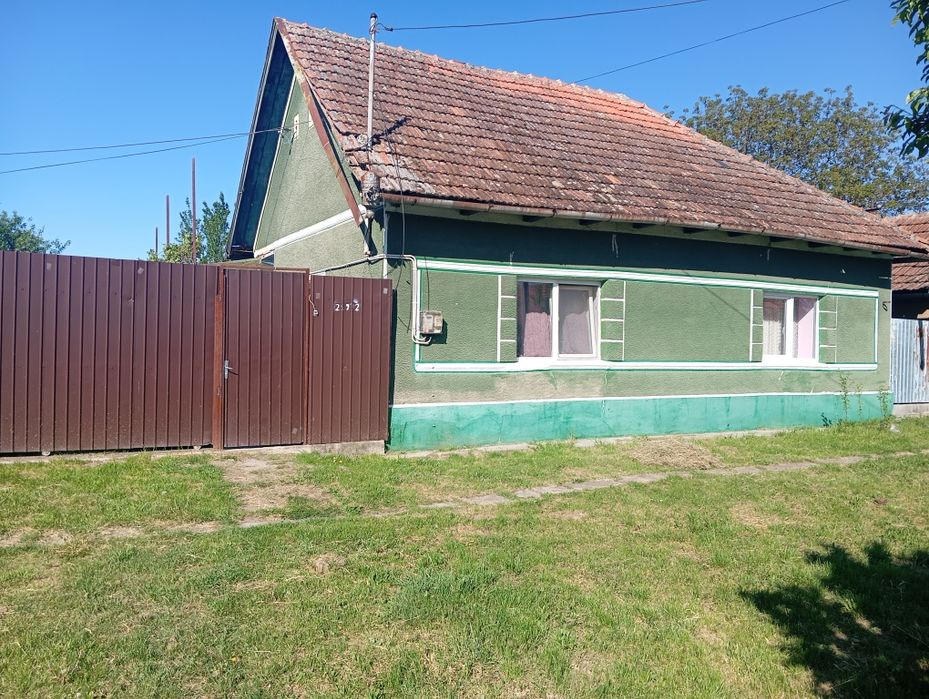 Vând casă cu grădină,2800 mp. in loc Mișca jud Arad. Informații la telefon 0770336792.