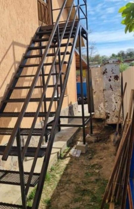 Scari exterioare metalice