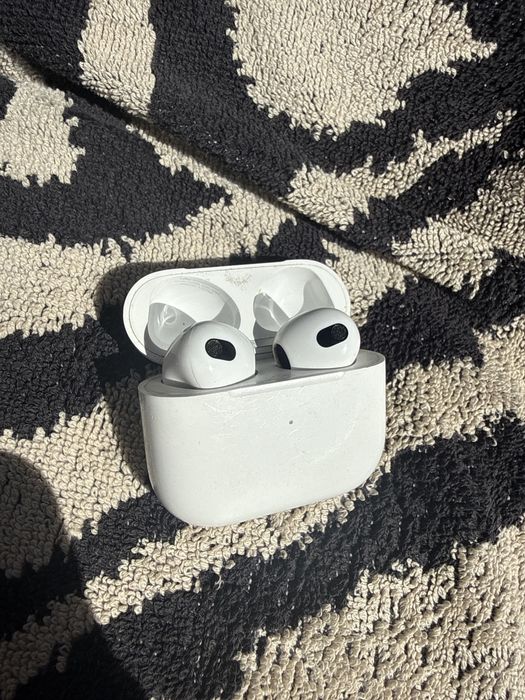 Apple AirPods 3-то поколение