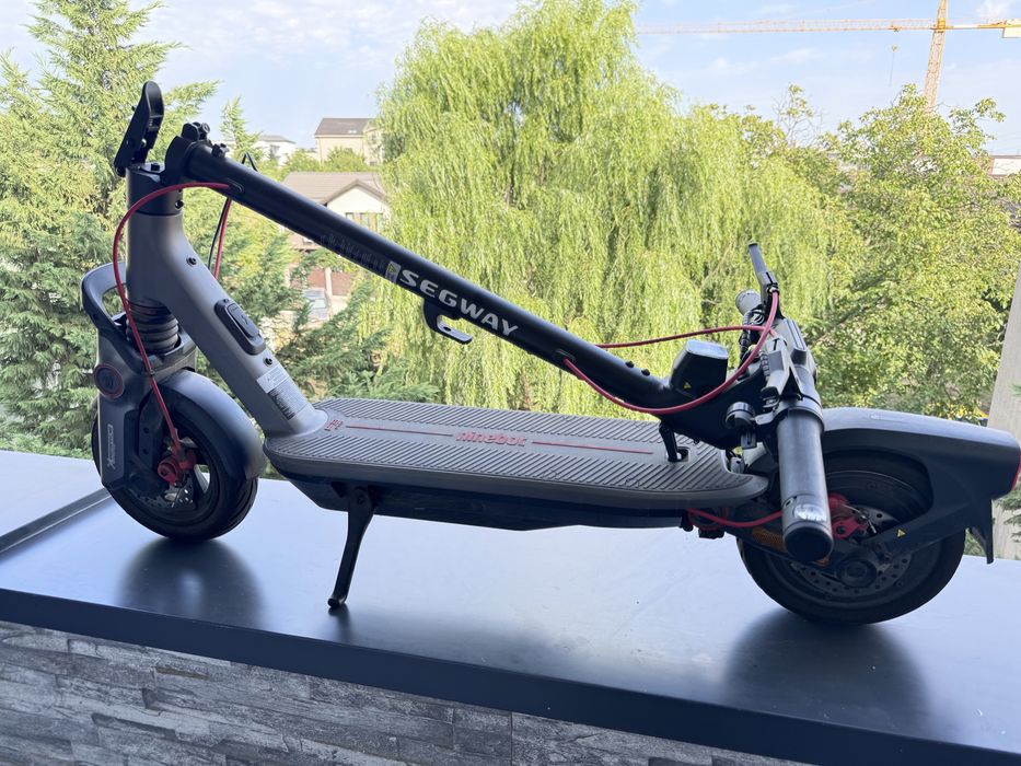Trotineta electrica Segway Ninebot F3 Pro - impecabila garantie