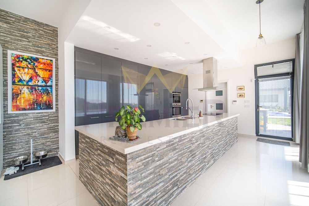 Продава се Къща в Балчик - 309 кв.м за 1263 €/кв.м - Снимка #3