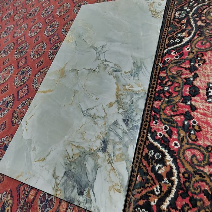 Kafel Sotiladi b/u  1,20×0,60 umuman zur holatda 100 kvt bor