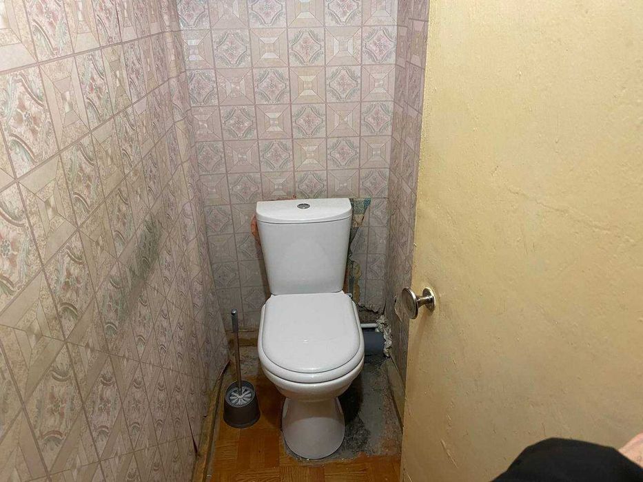 Продается 3-х комн в центре. М. Космонавты. Квартира без ремонта 2*6