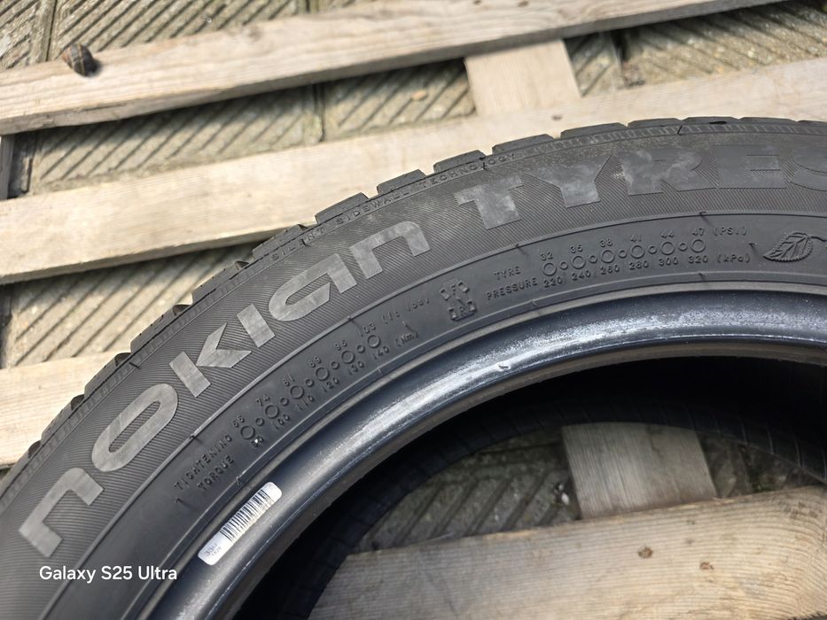 4бр. зимни гуми 215/55/17 Nokian