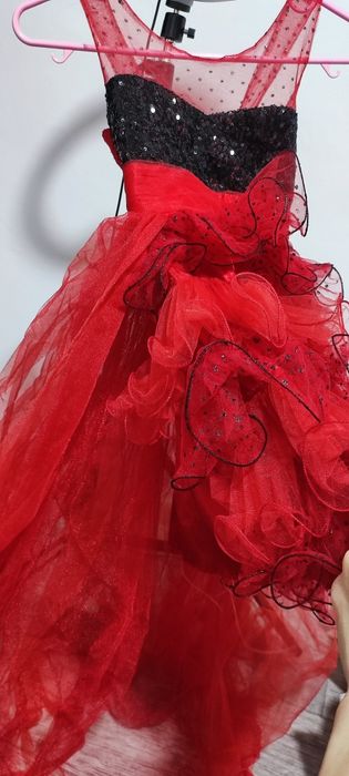 Платье с шелифтом