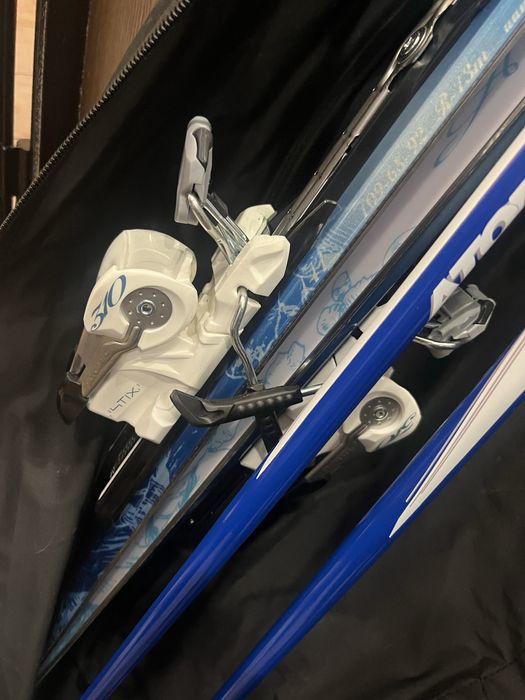 Лыжи ботинки шлем перчатки