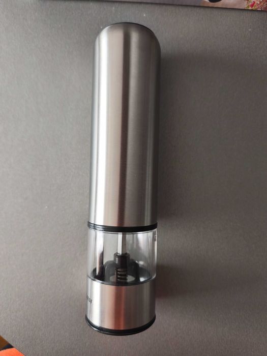 Електрическа мелничка за сол и черен пипер