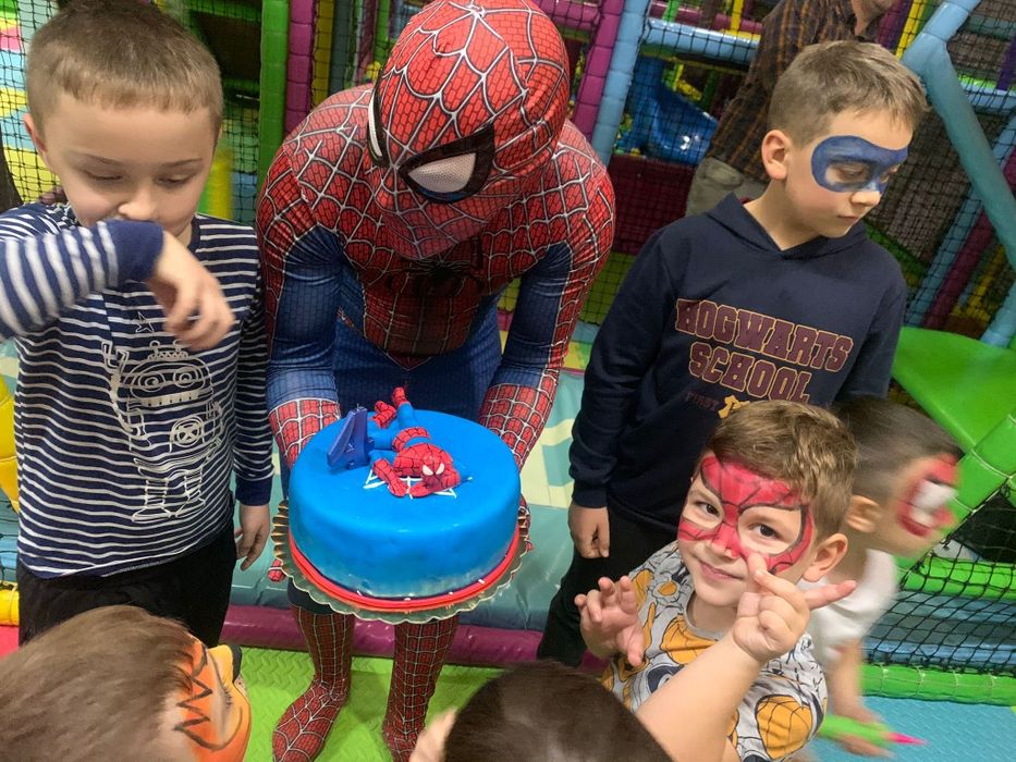 Animatori petreceri copii-Baloane, pictura pe fata, vata de zahar, popcorn (Mickey Elsa Spiderman Batman Sonic etc) mascote personaje