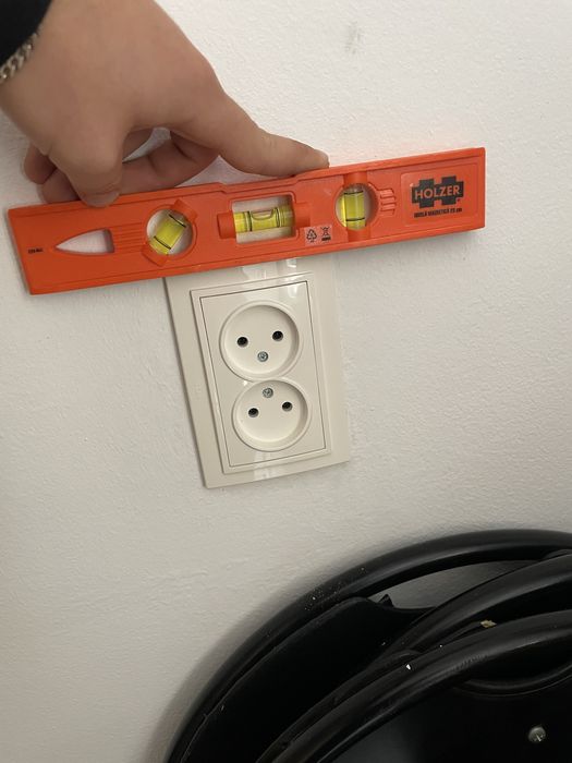 Execut lucrari de instalatii electrice