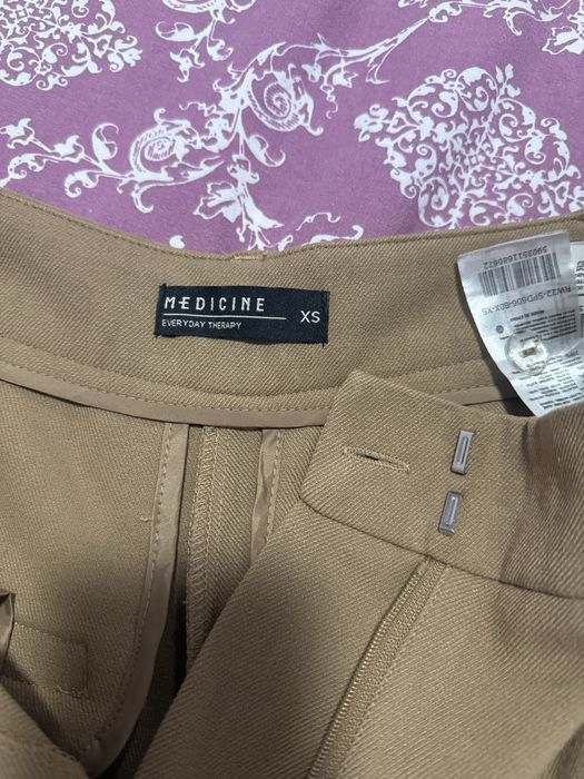 Дамски костюм,светло кафяв