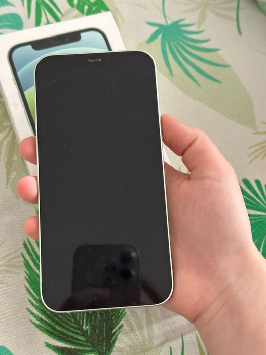 Iphone 12, в отличном состоянии