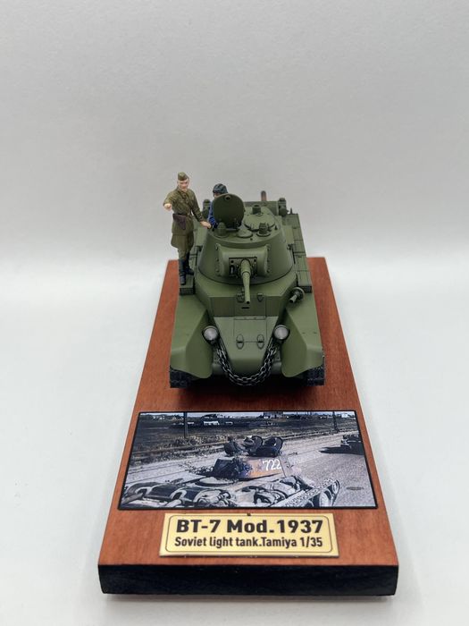Модель танка БТ-7 с экипажем