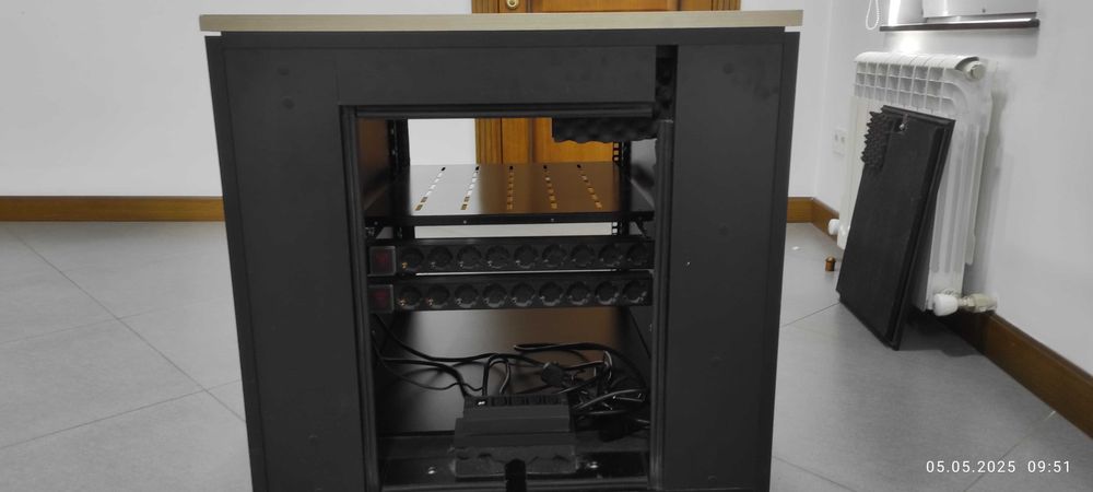 серверный шкаф 12 Unit apc ar4000mv