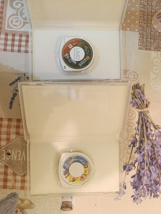 Vând 2 jocuri PSP