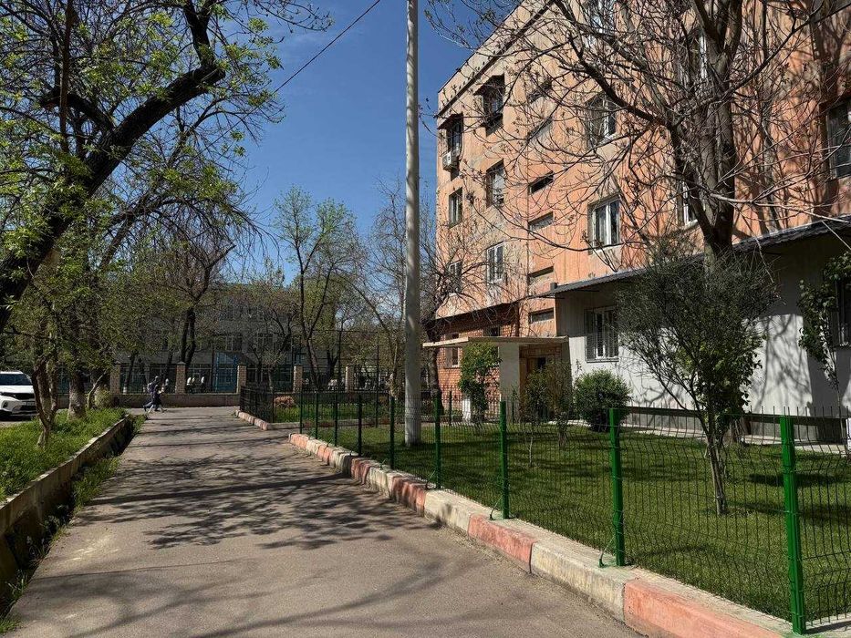 Продаётся 4-комнатная квартира возле Кадышева с ремонтом