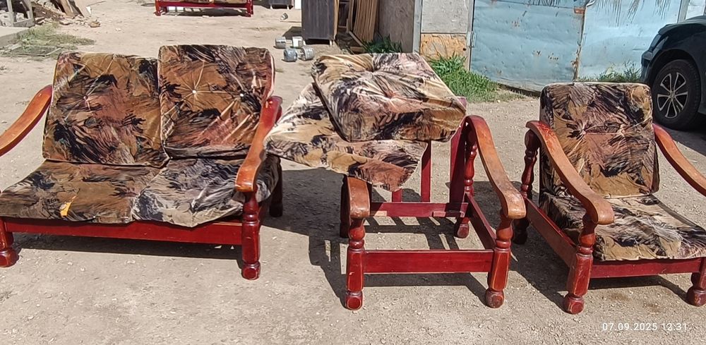 Мини диван с двумя креслом