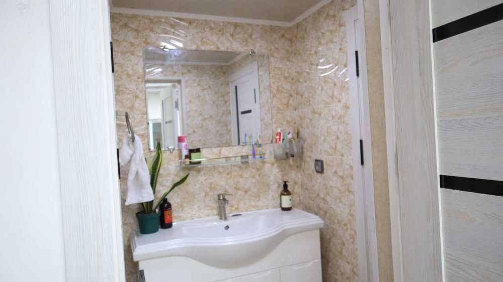 Продается дом возле базара Янгиабад