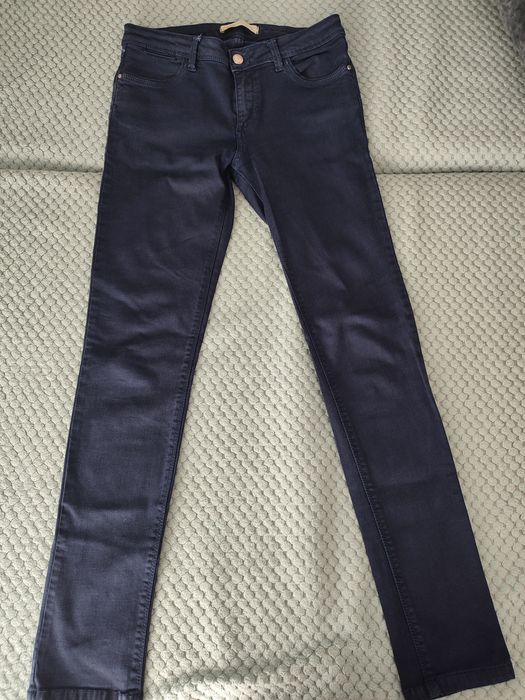 Тъмно сини дънки