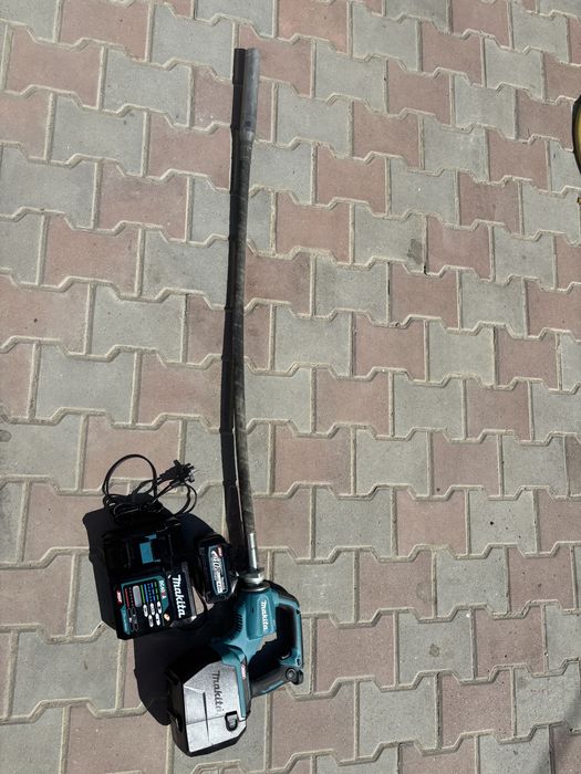 Vibrator beton makita VR004G