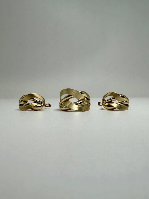 Oltin sotiladi kamplekt