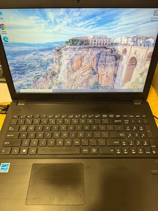 Laptop ASUS P2520L