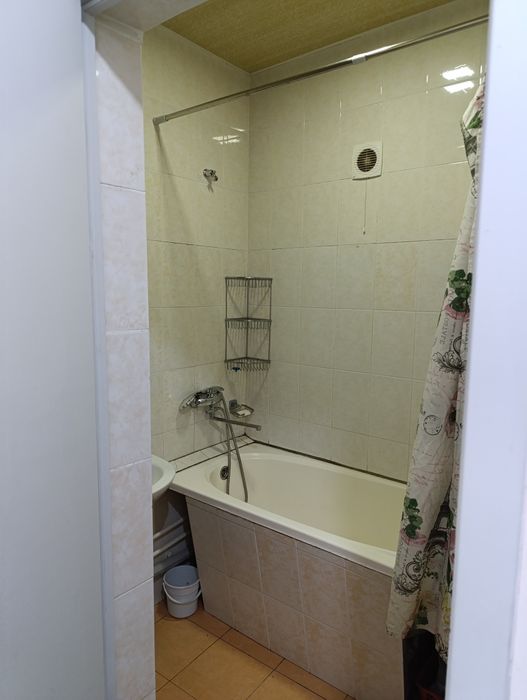 Квартира сотилади 3 хонали. Сергели метро  ёнида