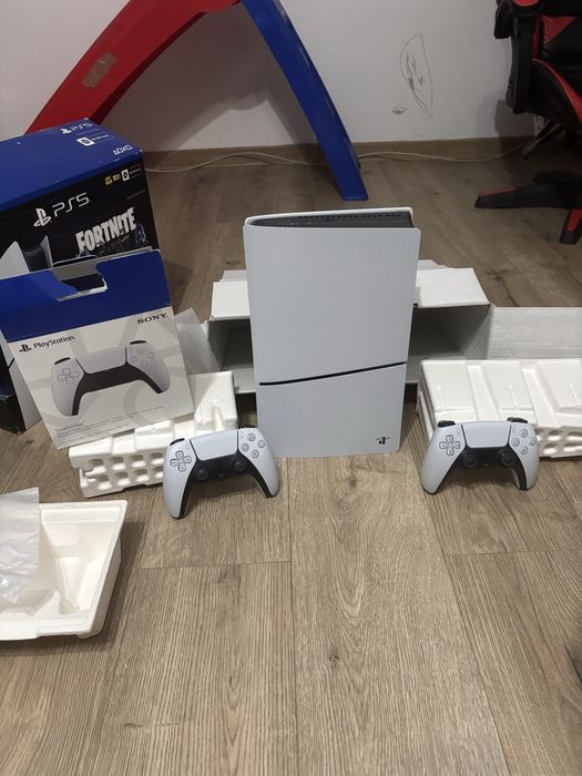 Ps5 cu 2 manete de 1 tb