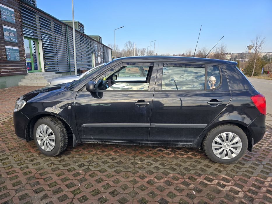 Skoda Fabia 2.     1.2 Benzină